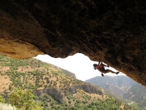 Staying steep in Quality Cave, Logan Canyon. Photo: Paul Morley